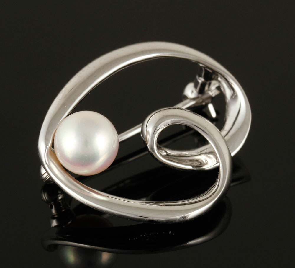 Appraisal: - Mikimoto Pearl and K Gold Heart Pin Mikimoto heart