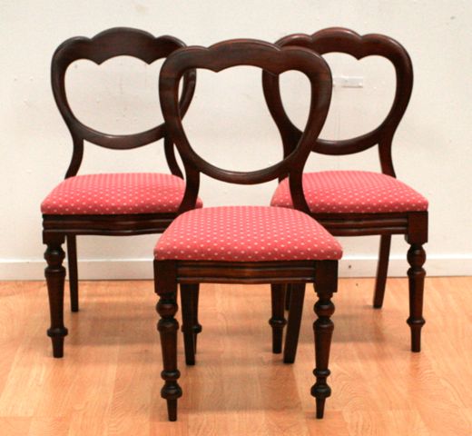 Appraisal: A set of eight Victorian mahogany dining chairs