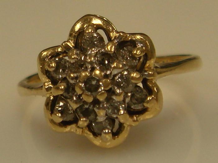 Appraisal: K Diamond Cluster Ring Yellow gold with a floral shaped