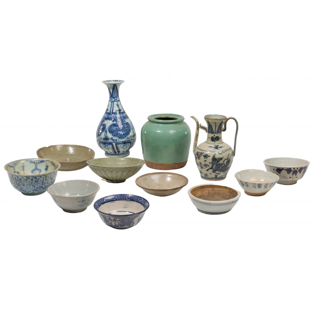 Appraisal: ASIAN PORCELAIN ASSORTMENT items including a Vietnamese Annamese underglaze blue