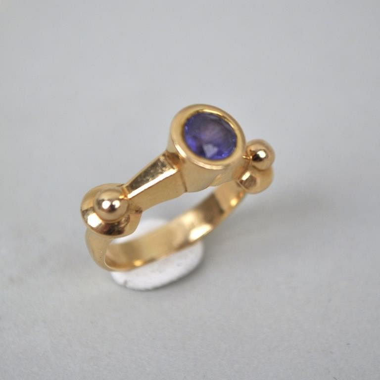 Appraisal: K Gold Etruscan Style Purple Stone Ring approximate size Gross