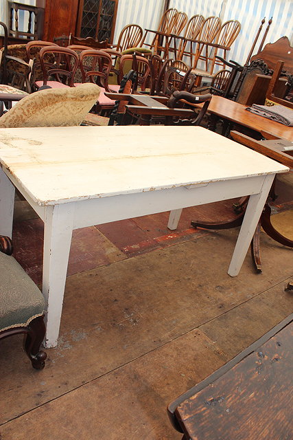 Appraisal: AN OLD PINE KITCHEN TABLE with pegged construction square tapering