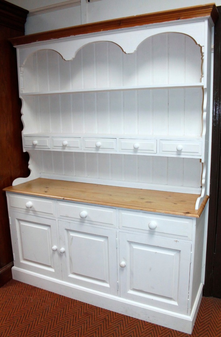 Appraisal: A thC pine dresser partially painted the upper section with