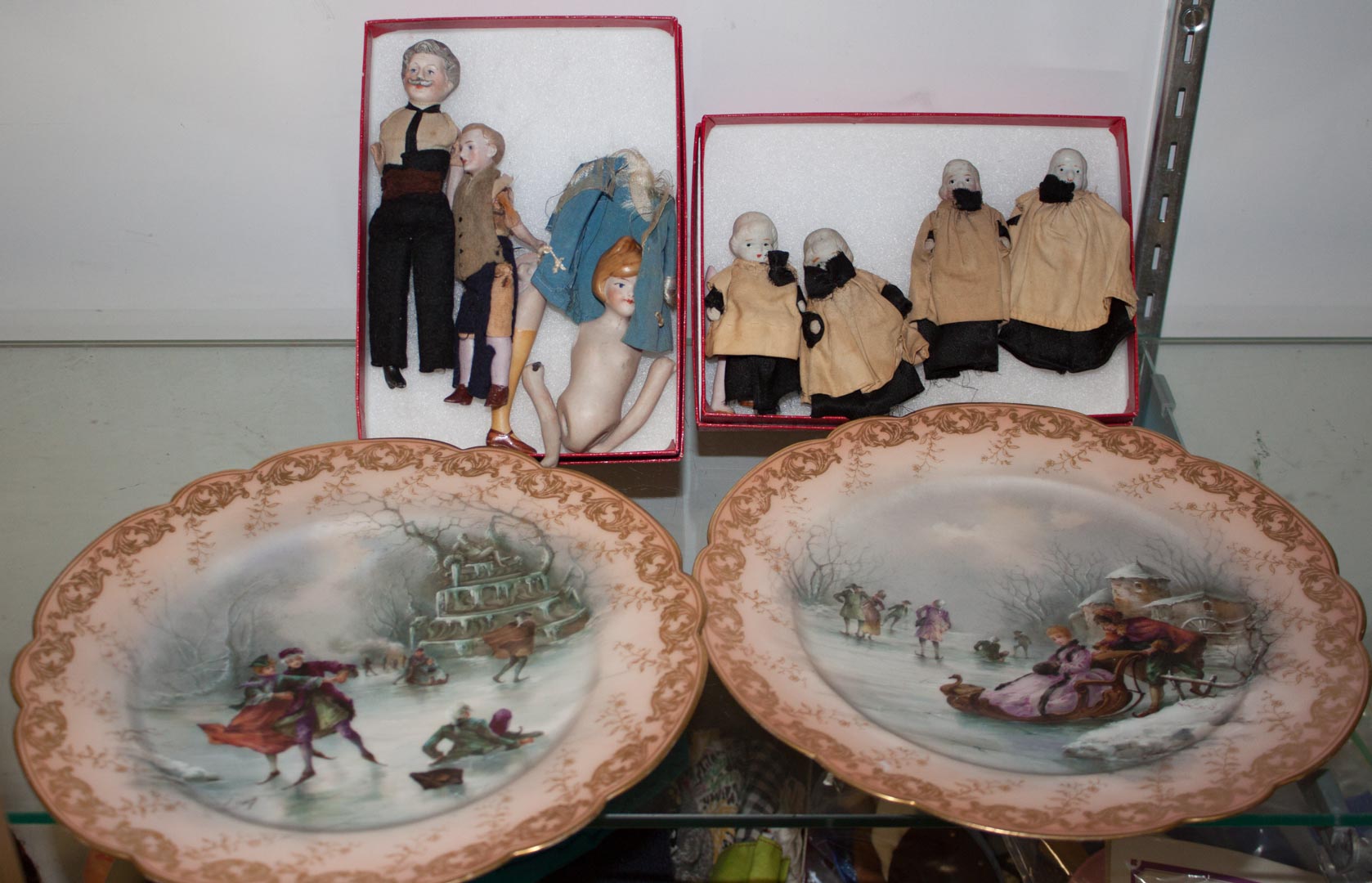 Appraisal: Two German cabinet plates and small bisque dolls