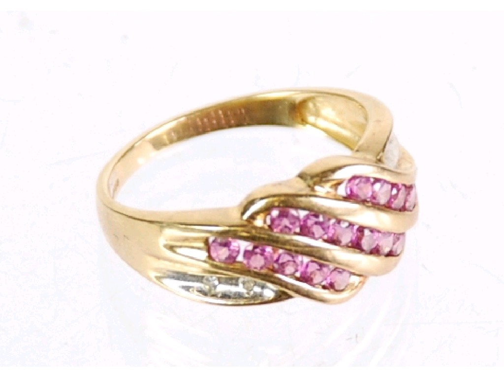 Appraisal: ct GOLD AND PINK SAPPHIRE DRESS RING with three diagonal