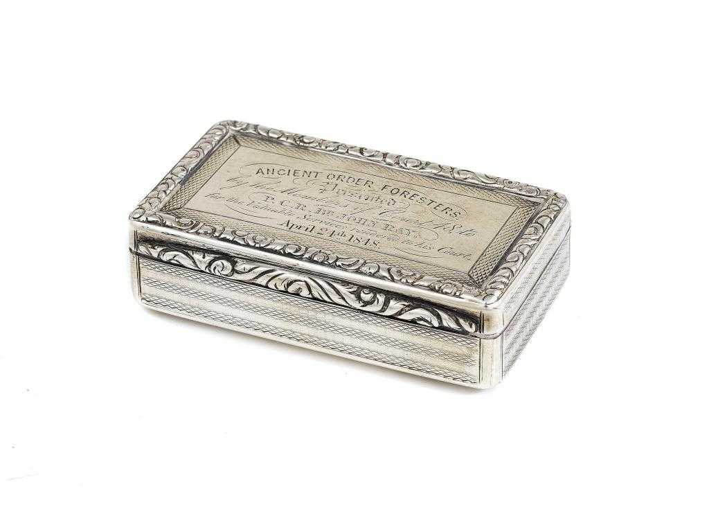 Appraisal: A WILLIAM IV SILVER SNUFF BOX engine turned the lid