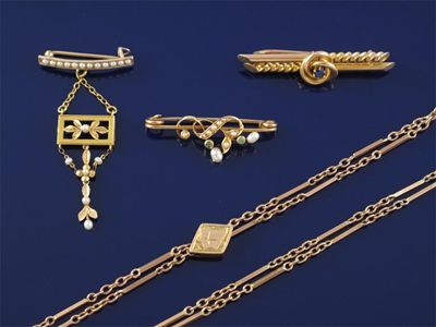 Appraisal: A gold longuard chain With gold plated tassels and slide