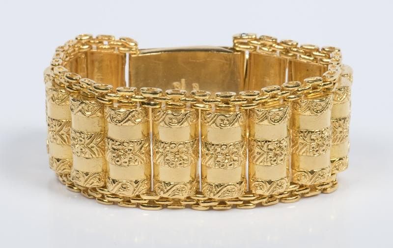 Appraisal: K Wide Link Bracelet grams K yellow gold wide link