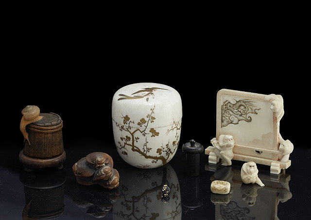 Appraisal: A Japanese ivory box and cover natsume with overlaid Nashiji