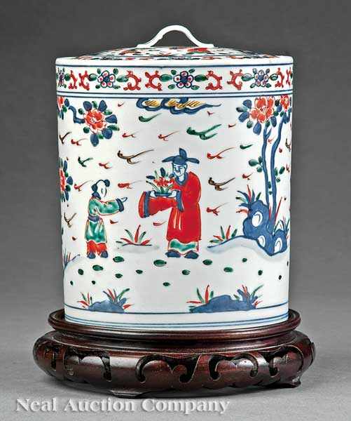 Appraisal: A Chinese Wucai Porcelain Circular Box and Cover probably late