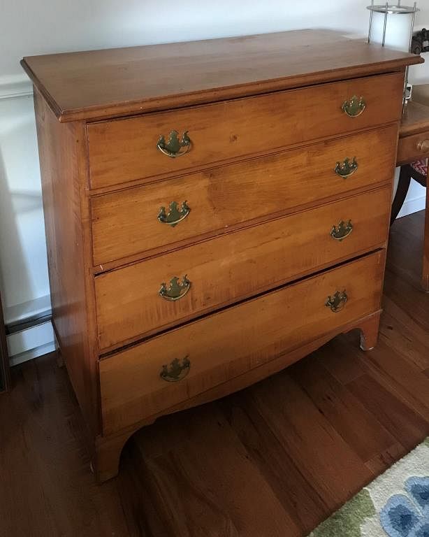 Appraisal: NE Hepplewhite Maple Chest with four graduated drawers shaped apron