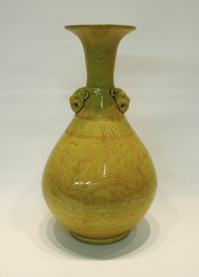 Appraisal: CHINESE MING STYLE PORCELAIN VASE footed bottle form with flared