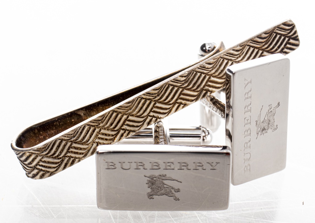 Appraisal: TIFFANY SILVER TIE BAR BURBERRY CUFFLINKS Pair of Burberry silver