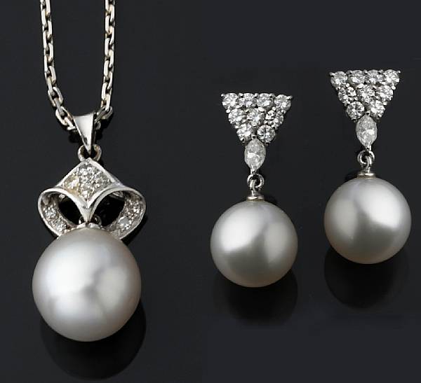 Appraisal: A collection of cultured pearl diamond and k white gold