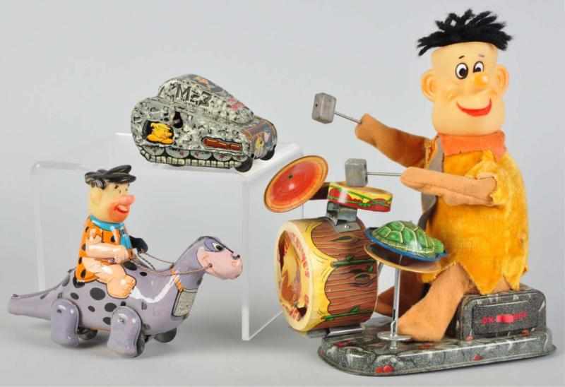 Appraisal: Lot of Fred Flintstone Figural Toys Includes battery-operated drumming Fred