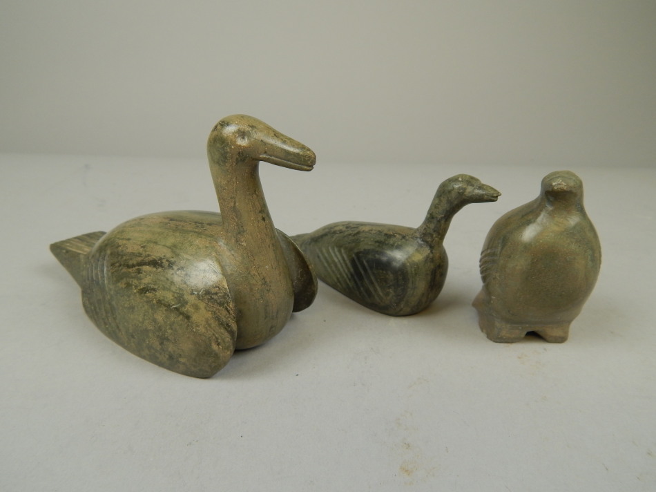 Appraisal: Three Inuit soapstone carvings of birds to include a larger