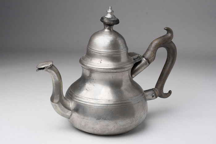 Appraisal: PEWTER TEAPOT JOHN TOWNSEND LONDON ENGLAND CIRCA - Maker's mark