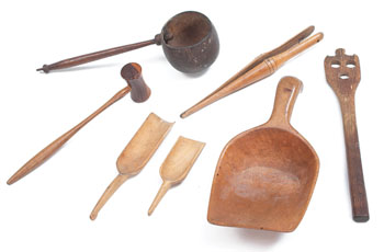 Appraisal: Shaker items group of seven including a mallet two scoops