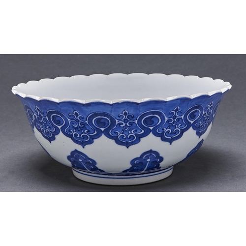 Appraisal: A Chinese blue and white bowl with rounded sides and