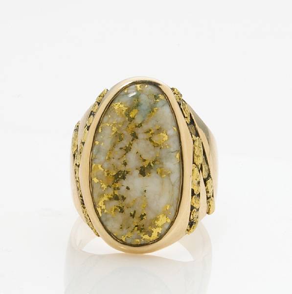 Appraisal: A gold-in-quartz and gold nugget gent's ring mounted in fourteen