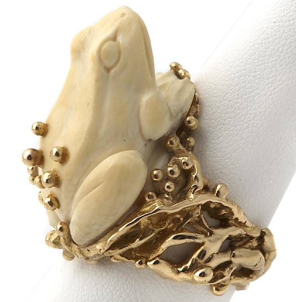 Appraisal: An ivory frog ring mounted in eighteen karat gold size