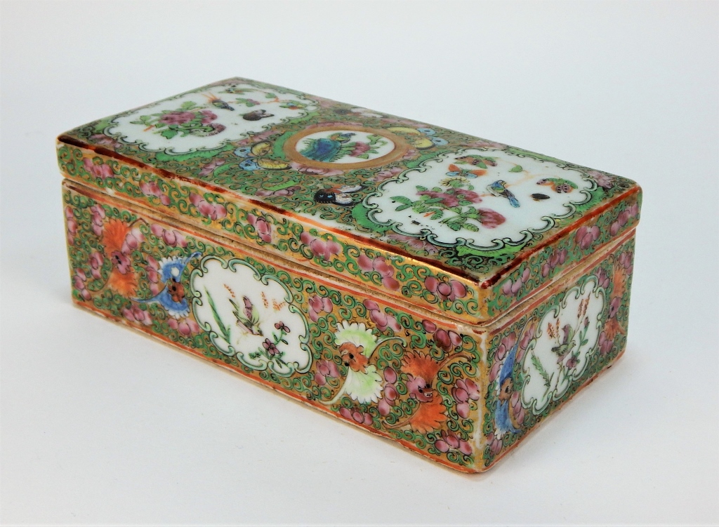 Appraisal: C CHINESE ROSE MEDALLION PORCELAIN BOX China th CenturyRectangular box