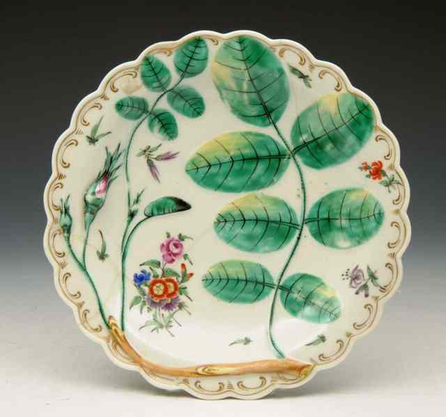 Appraisal: A WORCESTER BLIND EARL DESSERT PLATE and a Giles decorated