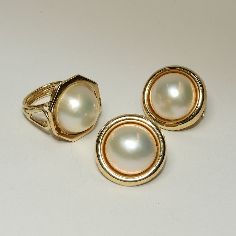 Appraisal: K Yellow Gold Cabochon Pearl Ring Earrings th Century Large