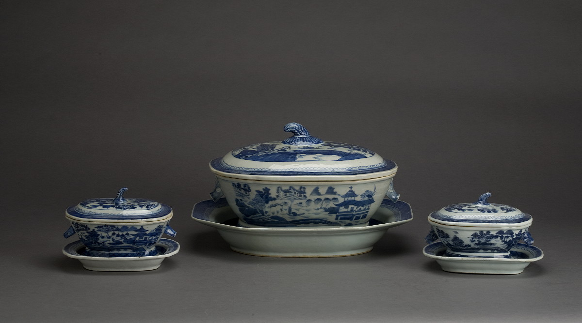 Appraisal: TWO CANTON PORCELAIN BLUE AND WHITE SAUCE TUREENS COVERS AND