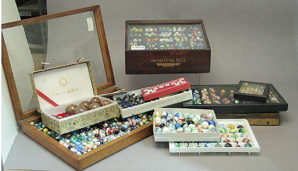 Appraisal: Marble accumulation An assortment of machine made marbles from mid-late