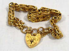 Appraisal: An antique carat gold gate bracelet approx grams