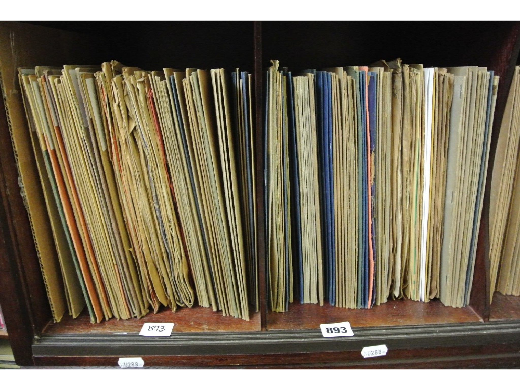 Appraisal: An extensive collection of vintage rpm records including artists such