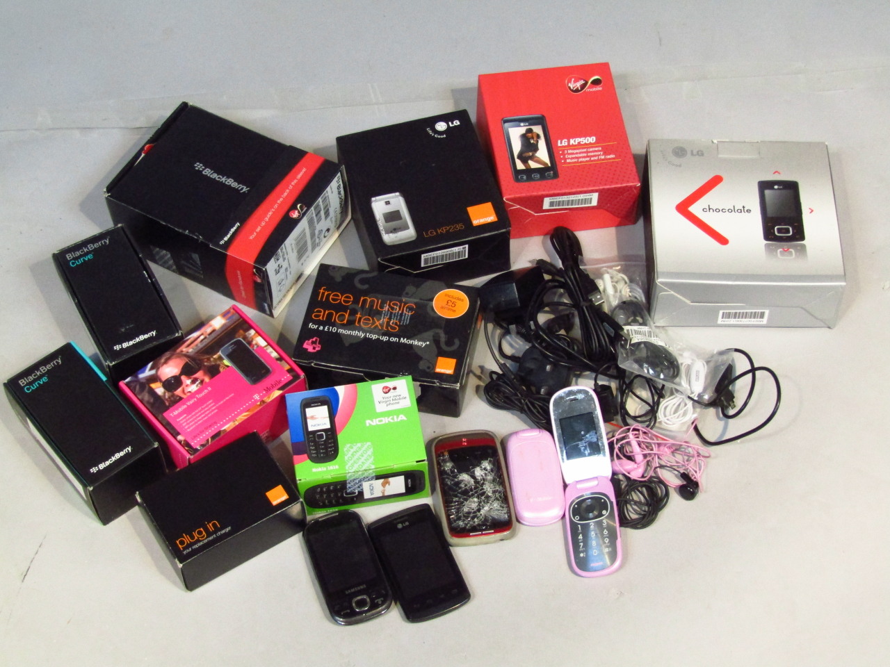 Appraisal: Various mobile phone part sets etc mainly boxed to include