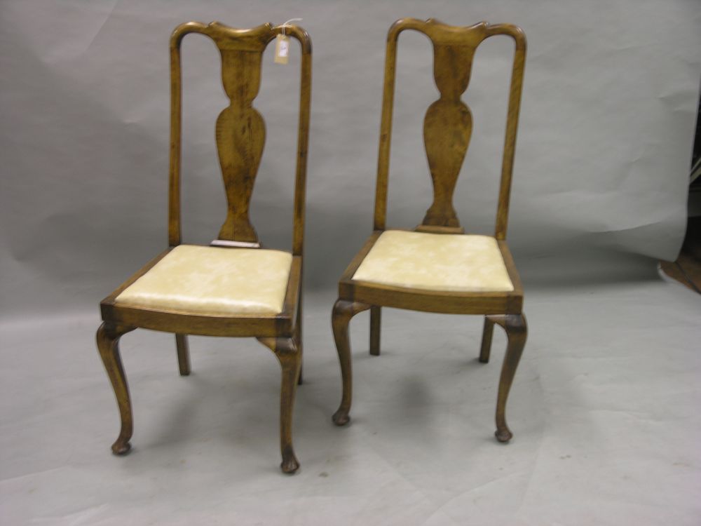 Appraisal: A set of six Queen Anne style beech dining chairs