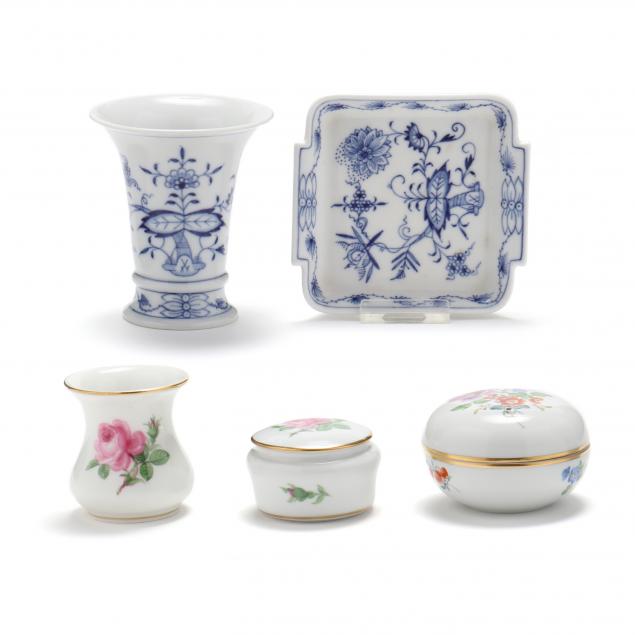 Appraisal: FIVE MEISSEN TABLE TOP ACCESSORIES th century a Blue Onion