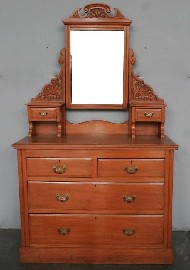 Appraisal: An Edwardian kauri pine dressing chest cms wide cms deep