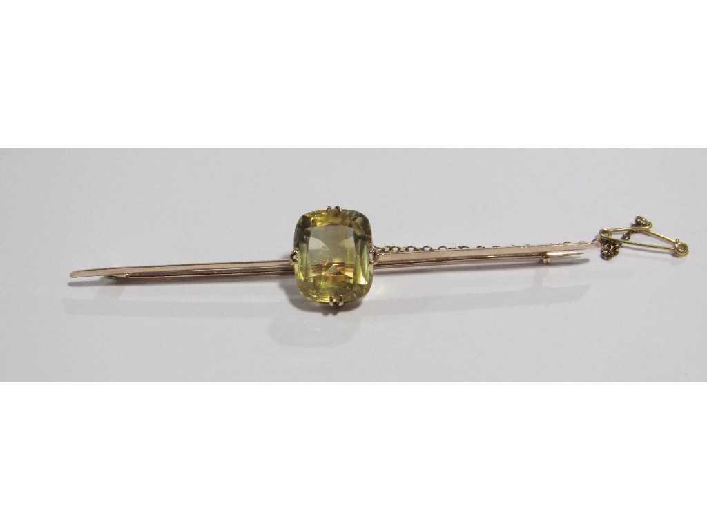 Appraisal: An Edwardian ct rose gold citrine set bar brooch with