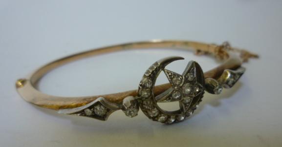 Appraisal: A VICTORIAN DIAMOND SET BANGLE the gold hinged top mounted