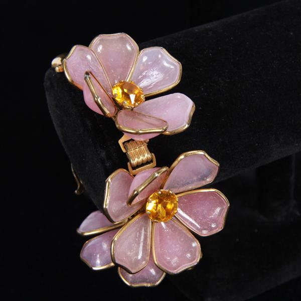 Appraisal: Unmarked Trifari Gripoix Poured Glass Pink Flower Bracelet with central