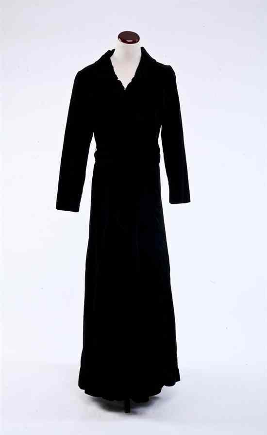 Appraisal: VINTAGE BONWIT TELLER BLACK VELVET EVENING COAT s Cream satin