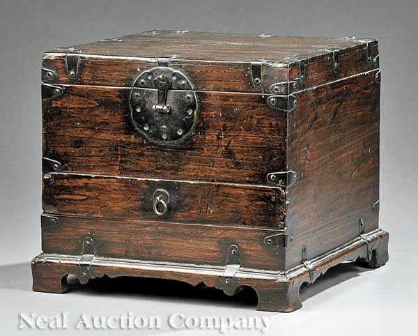 Appraisal: An Antique English Iron-Bound Hardwood Coffer early th c lid