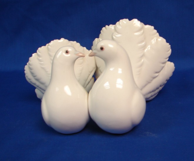 Appraisal: Couple of Doves - Good Condition U S S