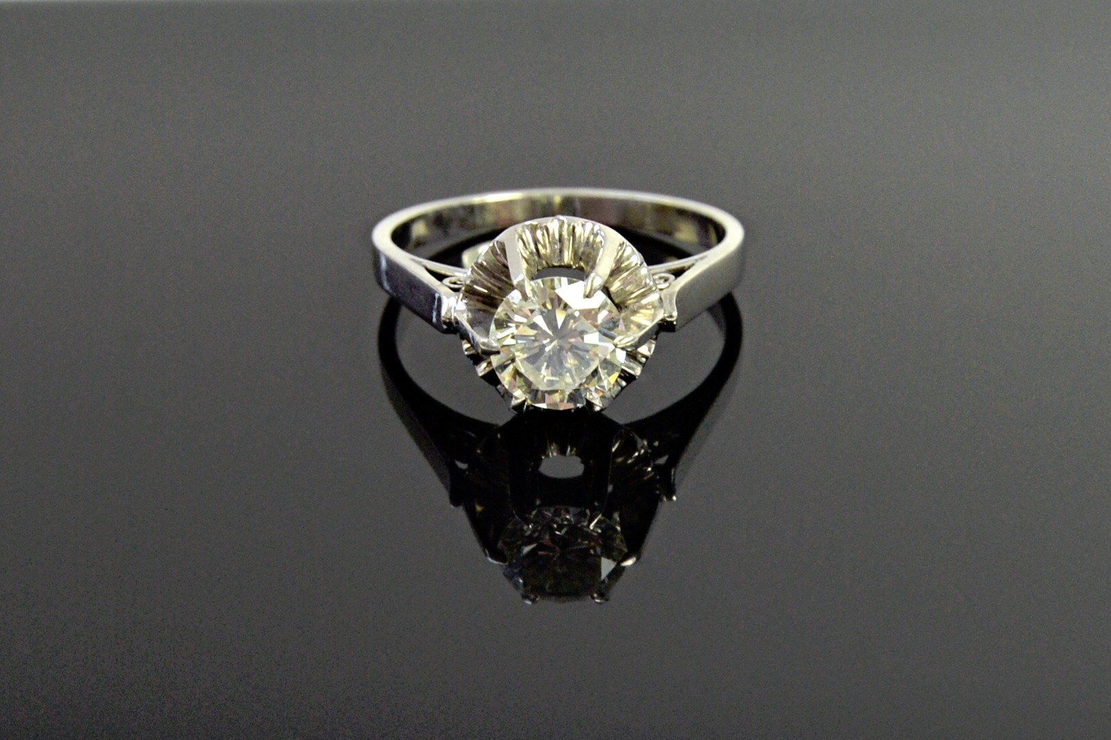 Appraisal: A diamond set single stone ring claw set with the