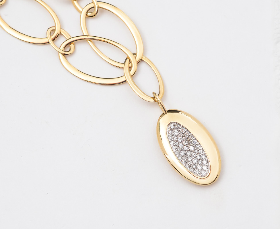 Appraisal: ROBERTO COIN NECKLACE k yellow gold oval link necklace with