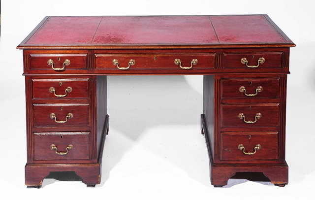 Appraisal: An Edwardian mahogany pedestal deskfitted nine drawers with brass drop