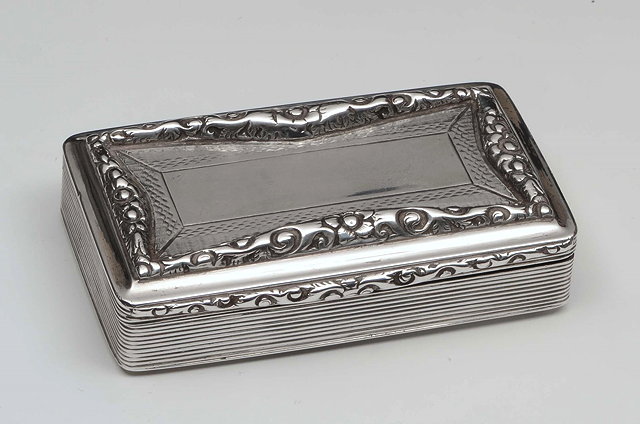 Appraisal: A WILLIAM IV SILVER SNUFF BOX with engine turned and