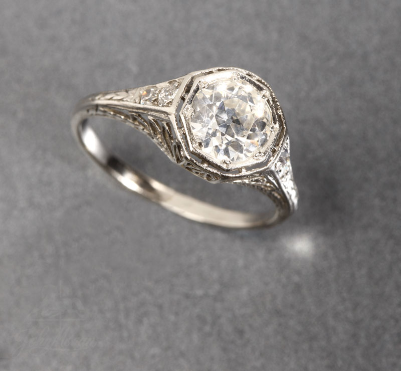 Appraisal: An Art Deco diamond and platinum ring An Art Deco