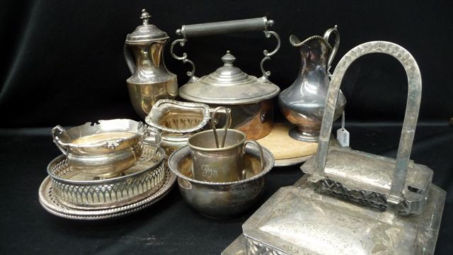 Appraisal: A quantity of th century and later sterling silver and