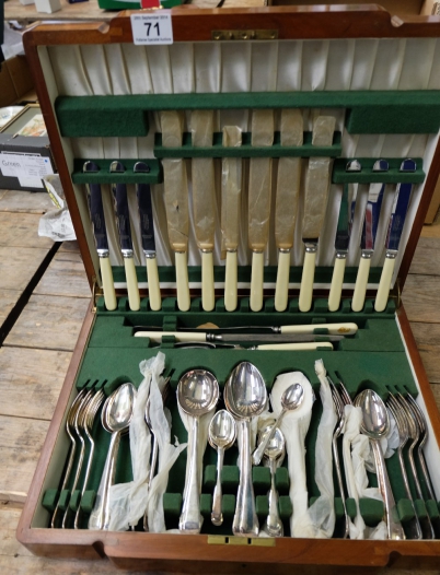 Appraisal: Walnut cased cutlery set