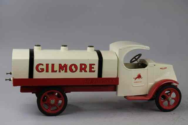 Appraisal: GILMORE RED LION TANK TRUCK New Era Contemporary pressed steel